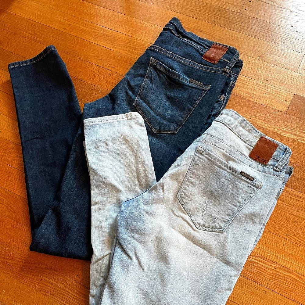 Two-pack!! Stretchy, mid-to-low rise jeans in dark and light wash